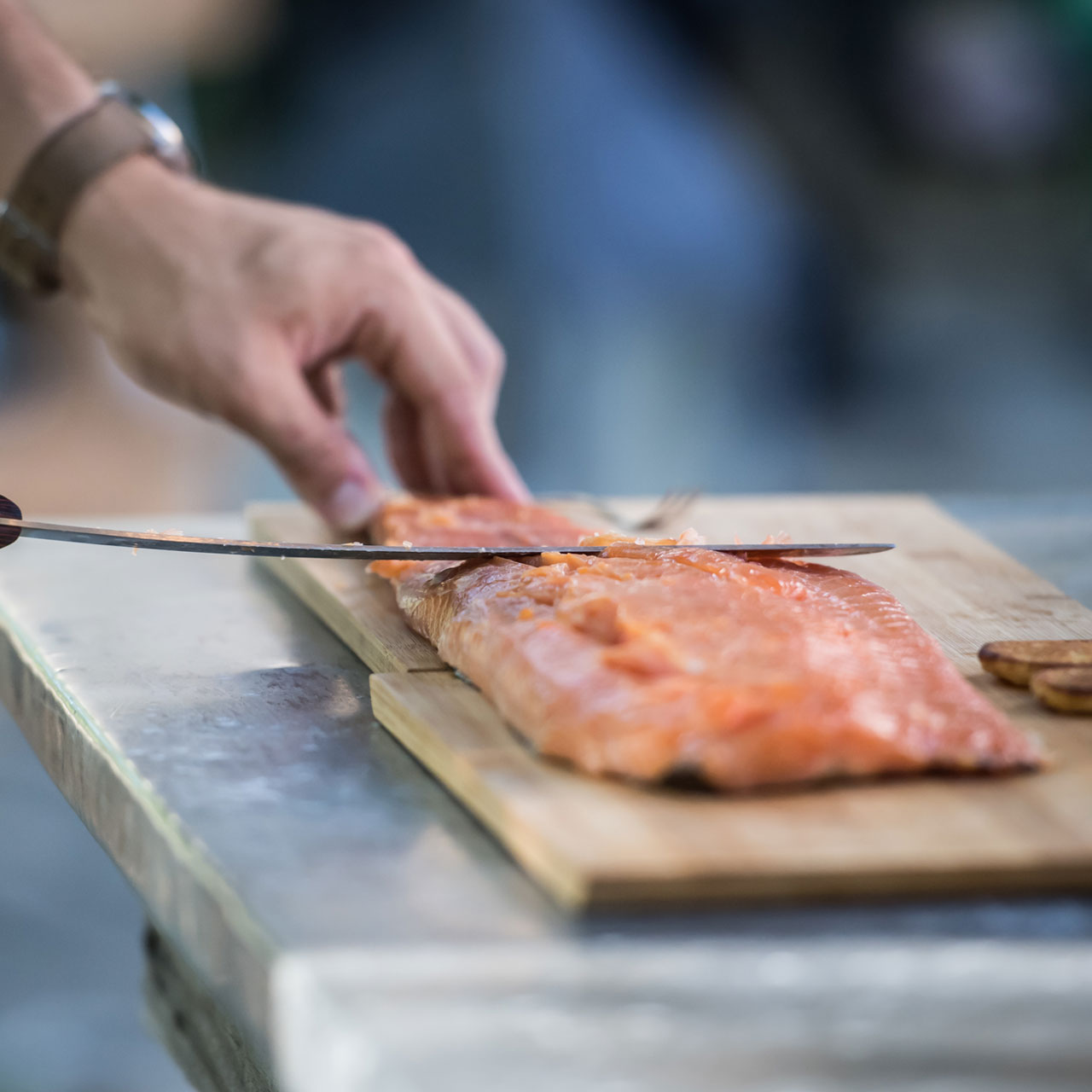 service saumon frais découpé pour évènement professionel en provence