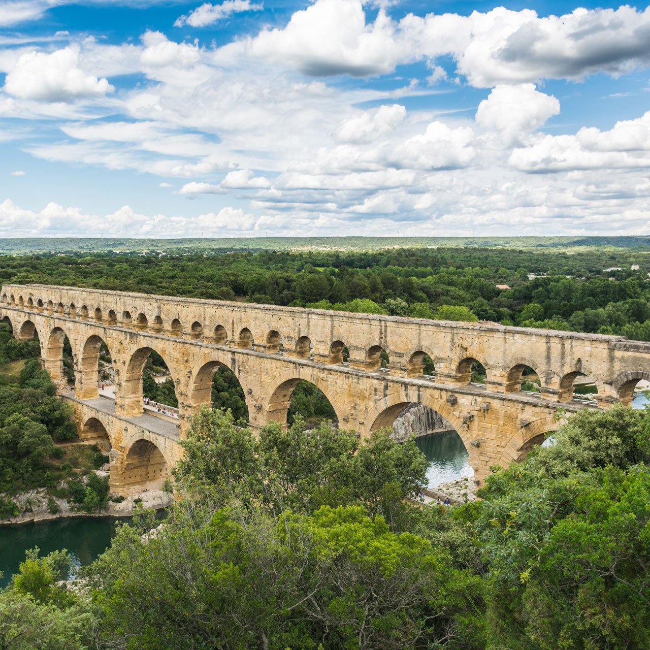 pont du gard pour un séjour culturel et activités pour enfants en provence