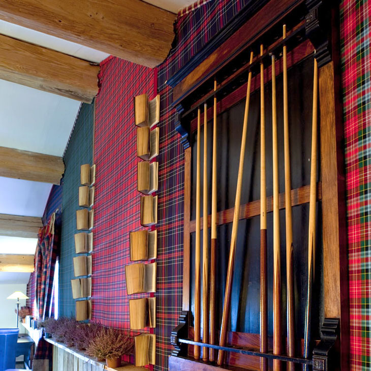 Détail chambre avec billard pour vacances famille nombreuse